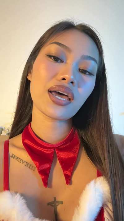 wanna see what i'm hiding under here for you