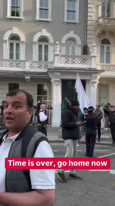 Police separate Muslims and Hindus in London