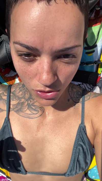 Horny on the beach, help