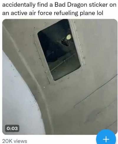 uwu *notices refueling boom*