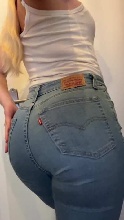 Big booty in levis