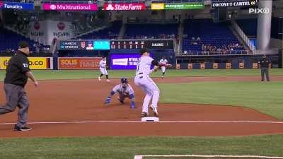 [Highlight] Javy Baez avoids the tag with an exceptional slide