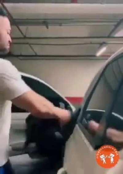 Tmb, usando essas roupinhas justas!