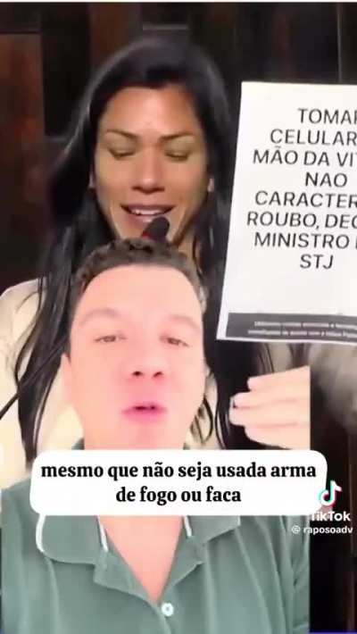 Tomar celular da mão não caracteriza roubo