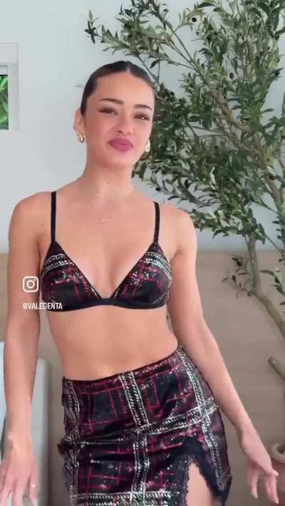 Tis’ the season…👀🎄