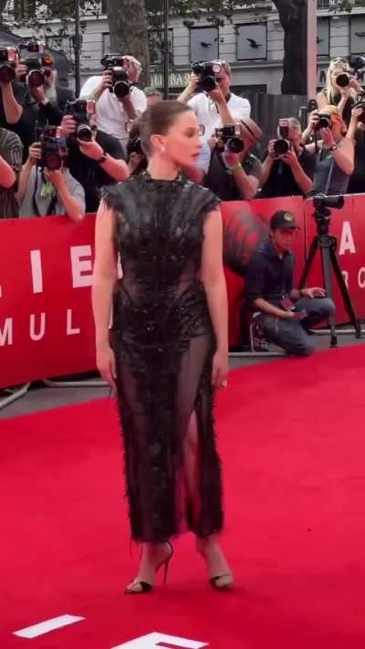 Cailee Spaeny has an incredible ass