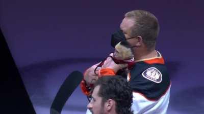 Rally monkey dropping the puck on Moass get hyped.