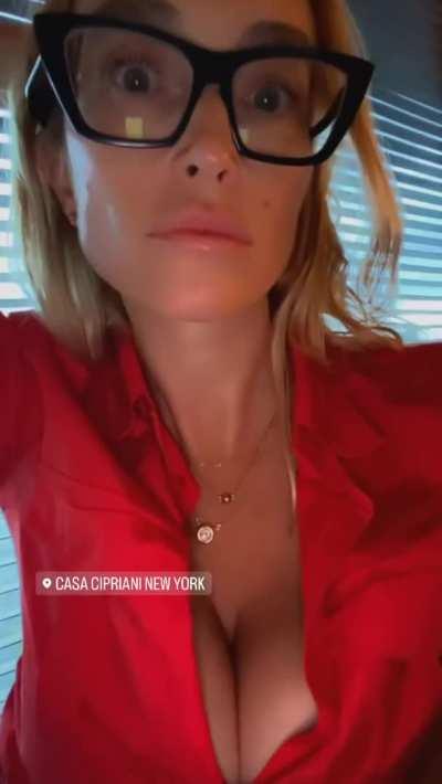 Red top cleavage
