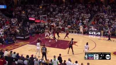 [Highlight] Caris Levert with the behind the back pass to Jarrett Allen for the flush giving the Cavs a 20 point lead to end the first half