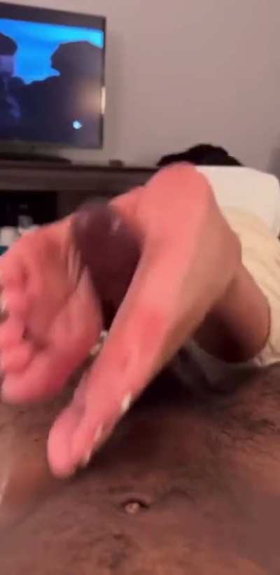 More Filipina toe stroking mayhem 🙌🏾🥵🤯🔥