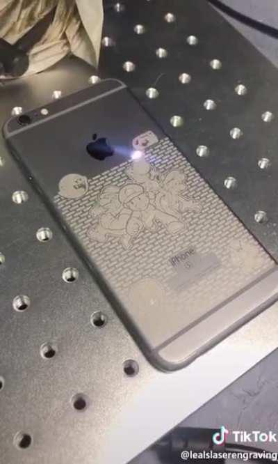 Engraving a legendary Nintendo icon on an iPhone