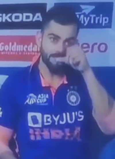 Kohli treating Simon Doull