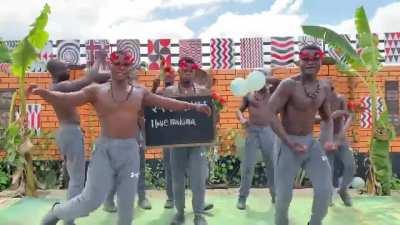 @bajs EXPLAIN HYPERDANSGAME