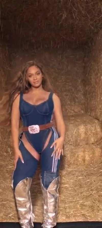 Holy Shit 😵🤤🤤🤤