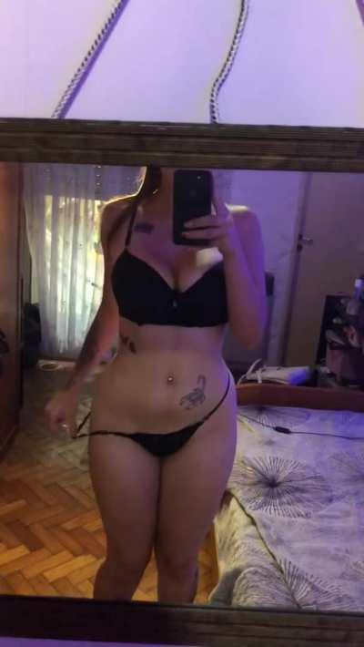 Would you fuck a 19yo latina?🥰 suscribe for FREE to my Onlyfans! Redhead curvy latina 💋 💦 link in comments