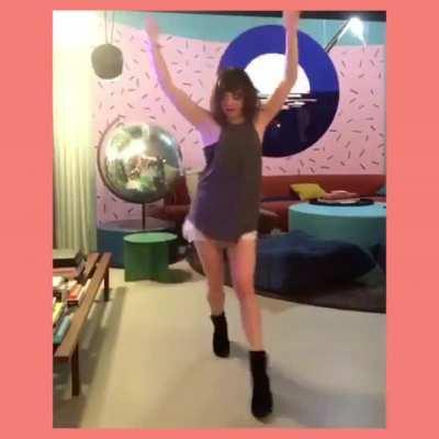 Maisie Williams Dance