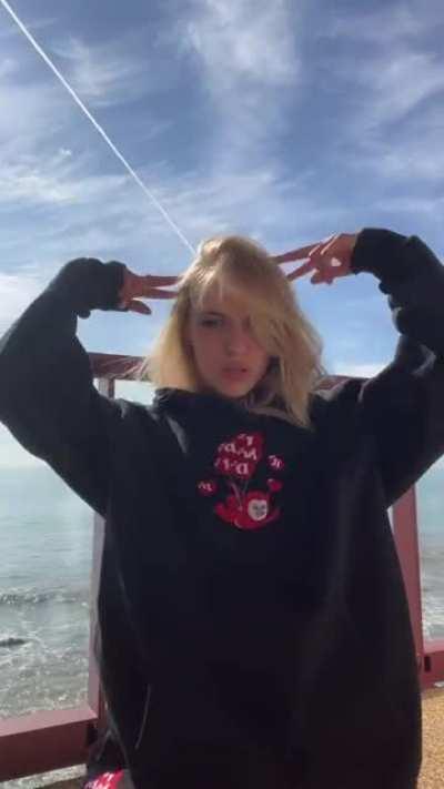 bilingual queen 🐱