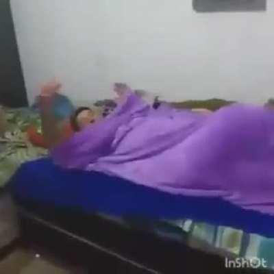 Mano quem que transa com a porta aberta?