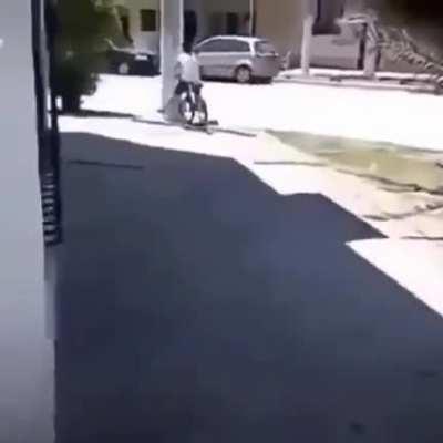 El cumbia ninja andaba manejando con sustancias misteriosas en su sistema.