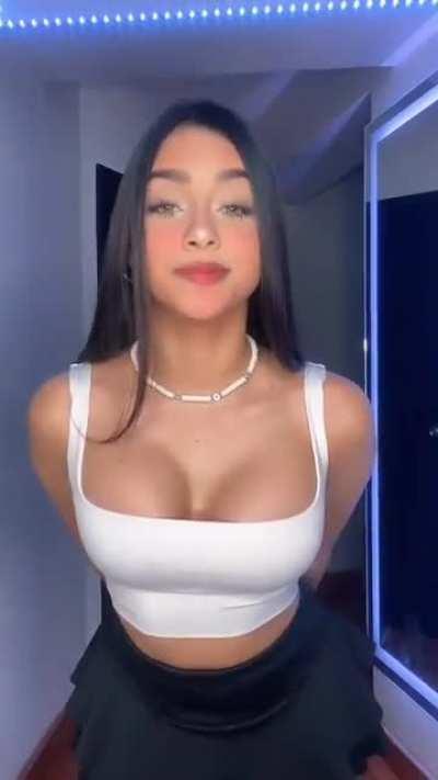 @valeriacarruyo TikTok