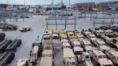 Hundreds of new US military equipment have been spotted in the Polish port of Gdynia. The video shows M1 Abrams tanks, M2 Bradley infantry fighting vehicles, armored vehicles of various types, automotive and engineering vehicles.