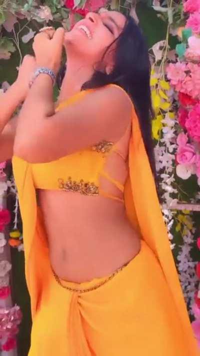 Khushi Yadav Saree Hot Navel 