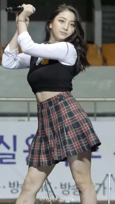 Jihyo with the moves