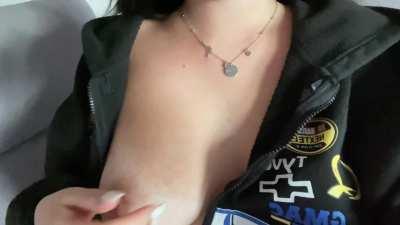 i can be your 18yo asian gf