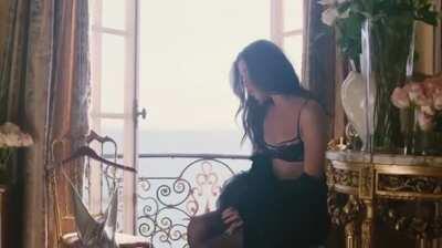 Hailee Steinfeld is sex on legs