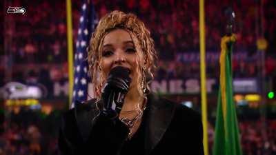 Tinashe Stuns with Soulful Rendition of National Anthem for Thanksgiving Showdown: 49ers at Seahawks 🇺🇸🎤 