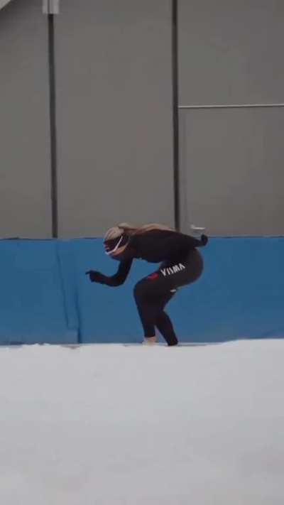 Heerlijke kont in het begin.