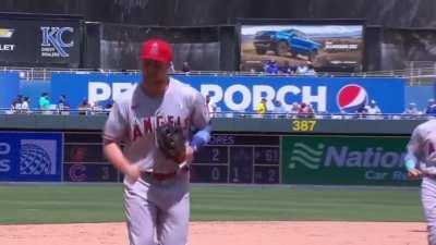 [Highlight] Another defensive gem for Brandon Drury! Hes had one at 1B and now at 2B this series.