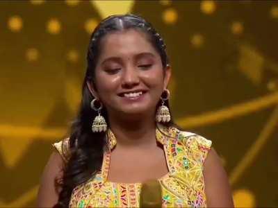 Shreya Ghoshal singing 'Deewani Mastani' on Indian Idol. Vishal is representing us 🤧