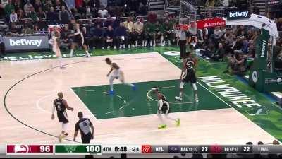 [Highlight] Okongwu with the putback slam over Giannis