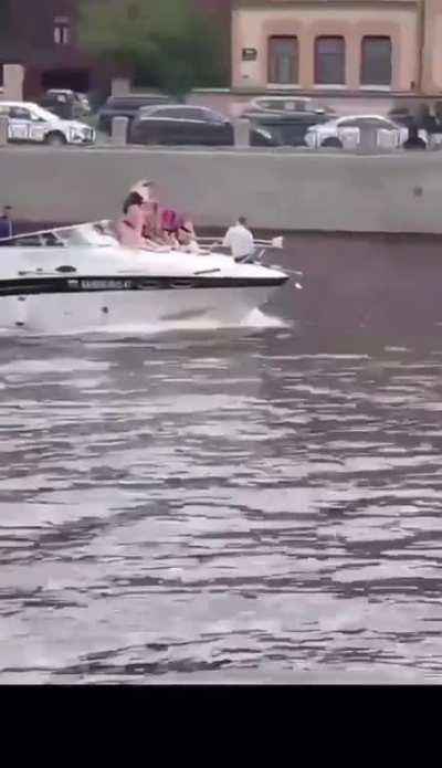 girl forgot about the bridge and got to hospital