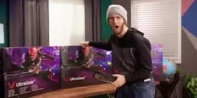 Linus drops his thing.