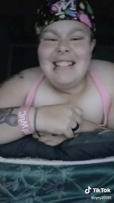 Our favorite lesbian is finally back