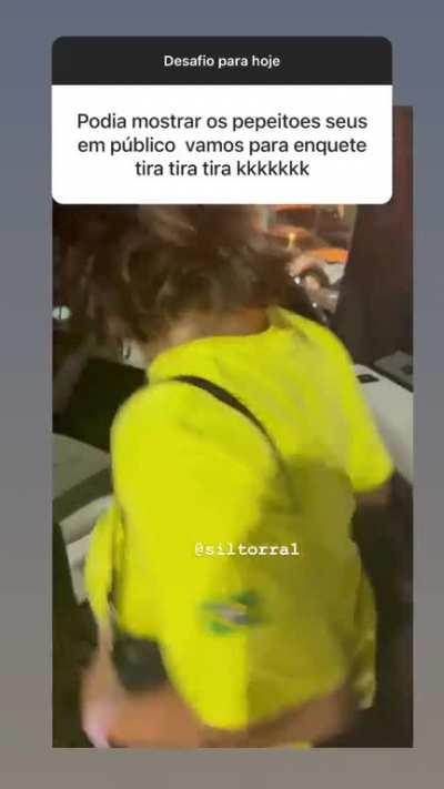 Sil torra mostrando os peitos abertamente | @siltorra1