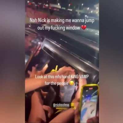 They were GRIPPING onto his hand ð­ð­