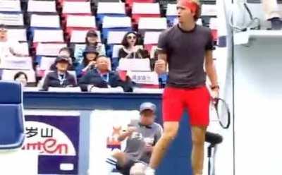 Пацана явно обижают