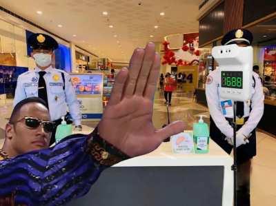 Scenario: Papasok ka sa mall