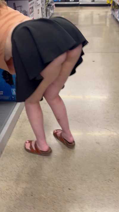 Testing out my new skirt 😉