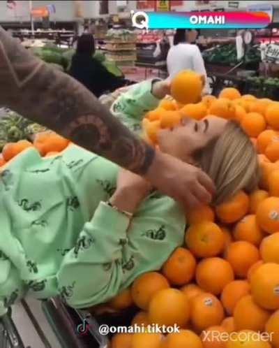 Squashing supermarket oranges just to get a good portrait