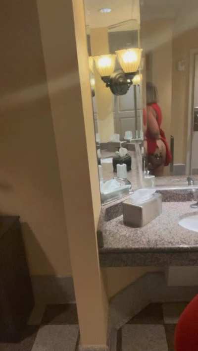 Can’t believe I have to file taxes in the middle of a nice dinner 😒🍑