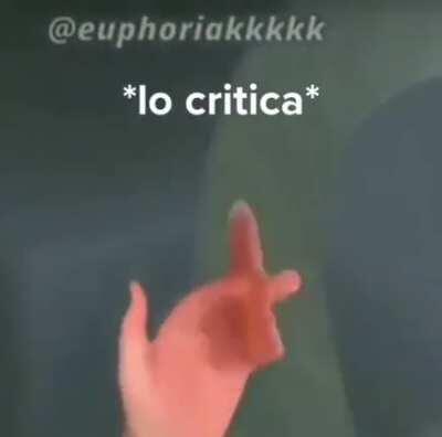 *lo critica *