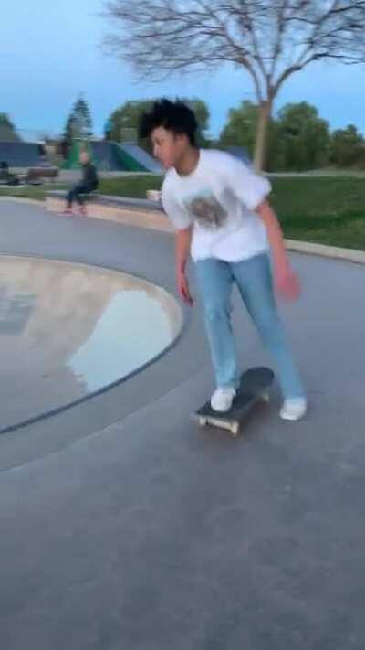 Skating in my 0832 club Travis Scott vintage tee🥴🥴