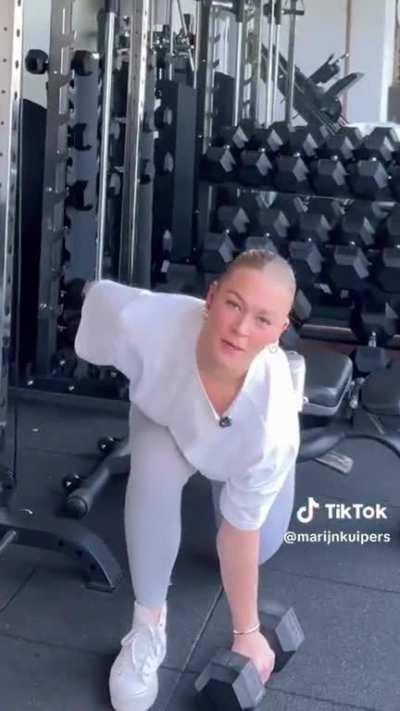 Marijn met goed uitzicht in de Gym 🍑