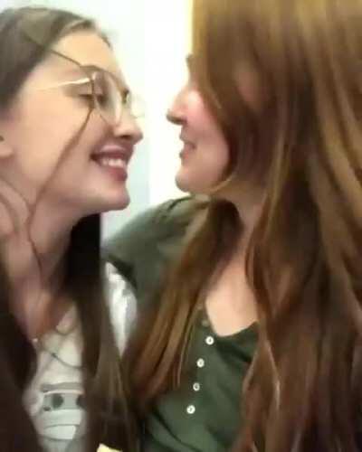 Does anyone knows the source of this video? Supposedly one of the girls is Jia Lissa
