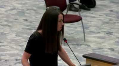 Antimask Karen has a meltdown