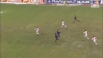 Thierry Henry dribbling skills. Out of this world.